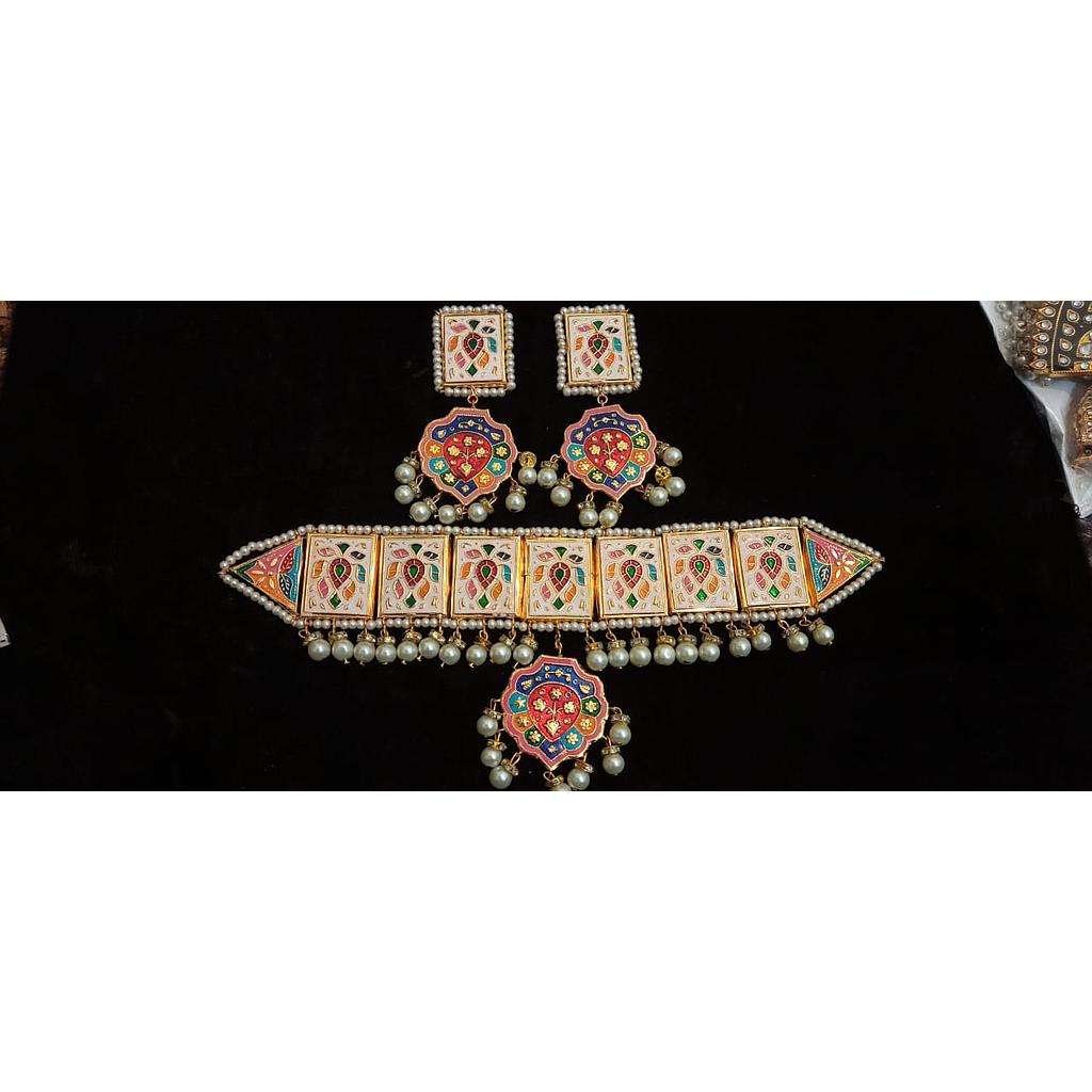 Menakari Chocker Set