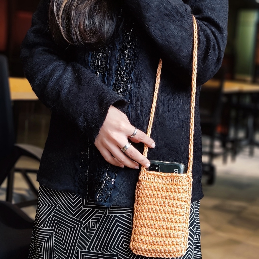 Dori Crochet Mobile Pouch