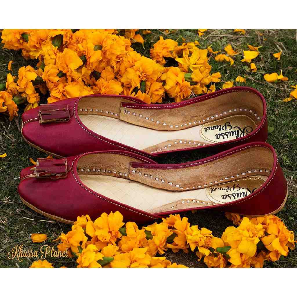 Handcrafted Tussle Khussa