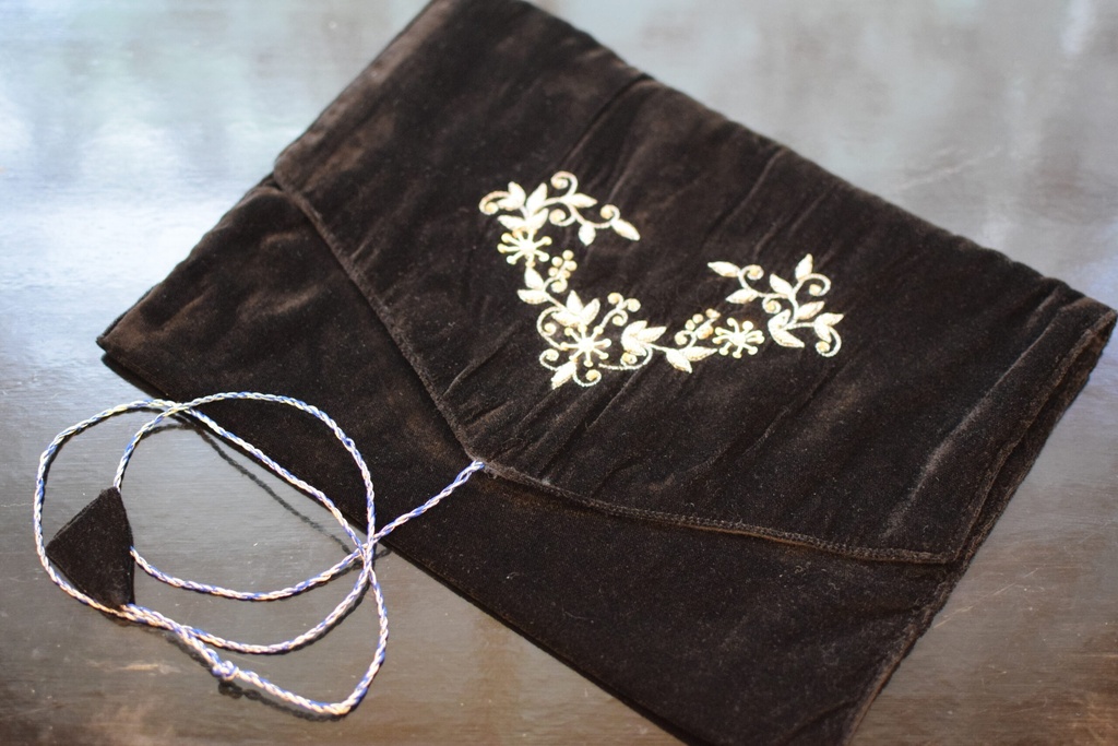VI-4 Black Quran Pak Cover