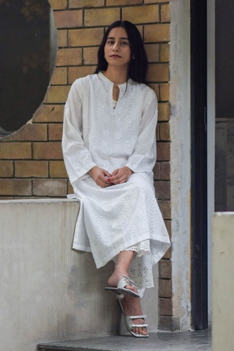 [16-k-25] lily Embroidered Kurta