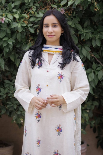 [8-k-25] OFF-White Embroidered Pair