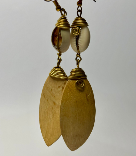 [VC-NUQ-221] African Bone, Brass & Wooden Earrings – Off-White