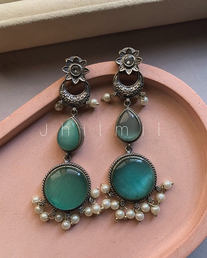 [VC-JHIL-242] Mini Chand Dangling Ear candy