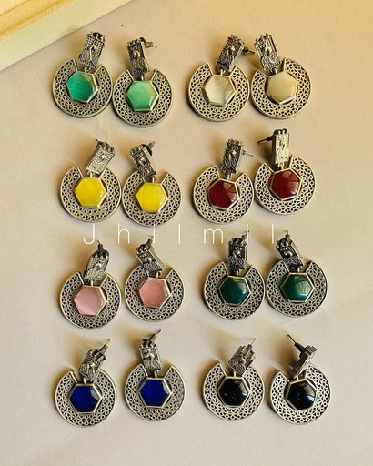 [VC-JHIL-338] Hexagon Mor Carved ear Candy