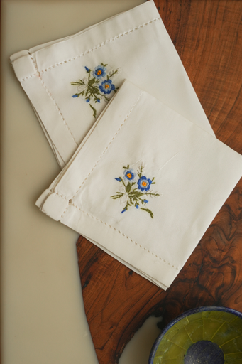[1.TN.26] Blossom Threads Tea Napkins
